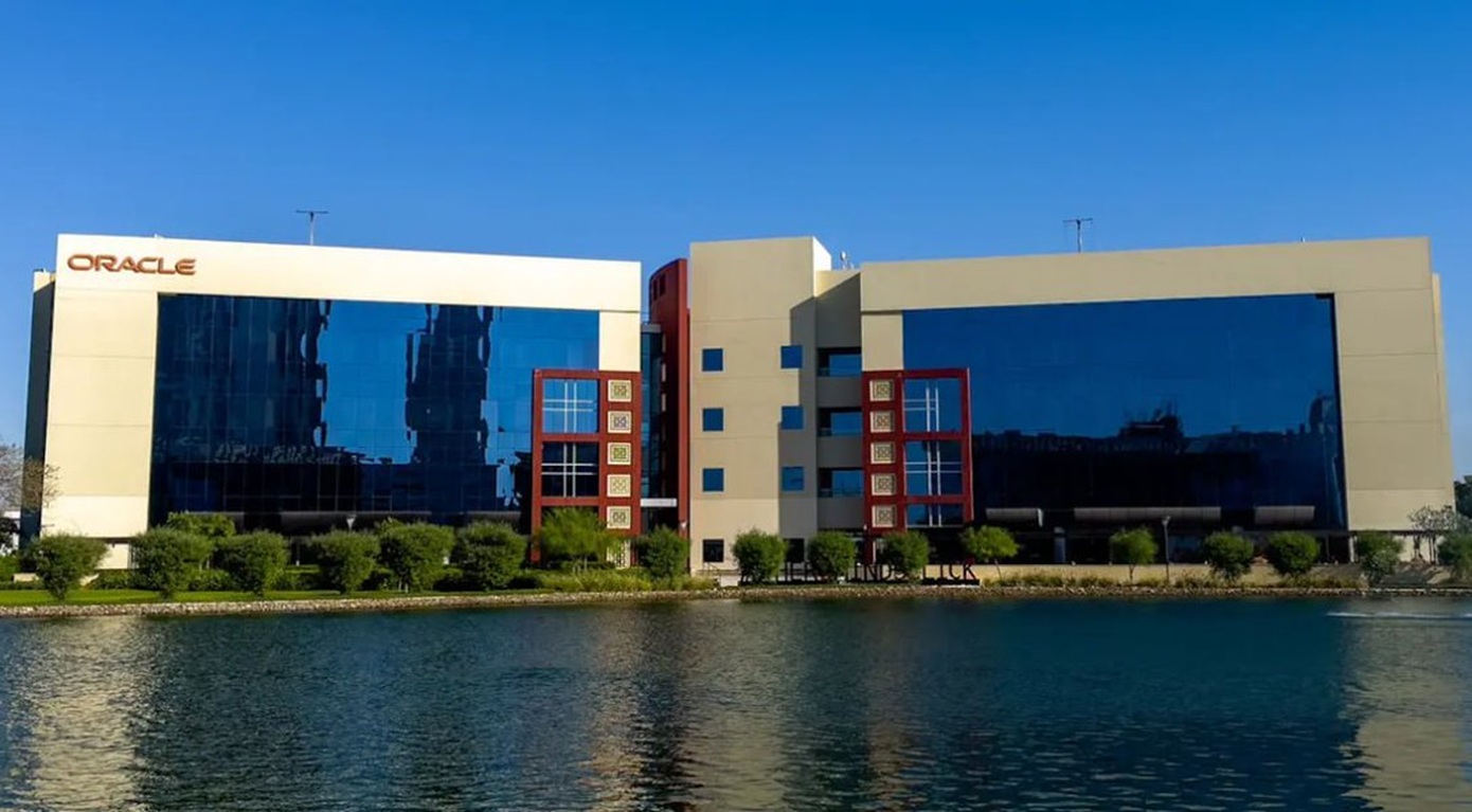 Δεύτερο περιστατικό με συντρίμμια που προήλθαν από την αναχαίτιση βλήματος και έπεσαν σε κτίριο στην Internet City