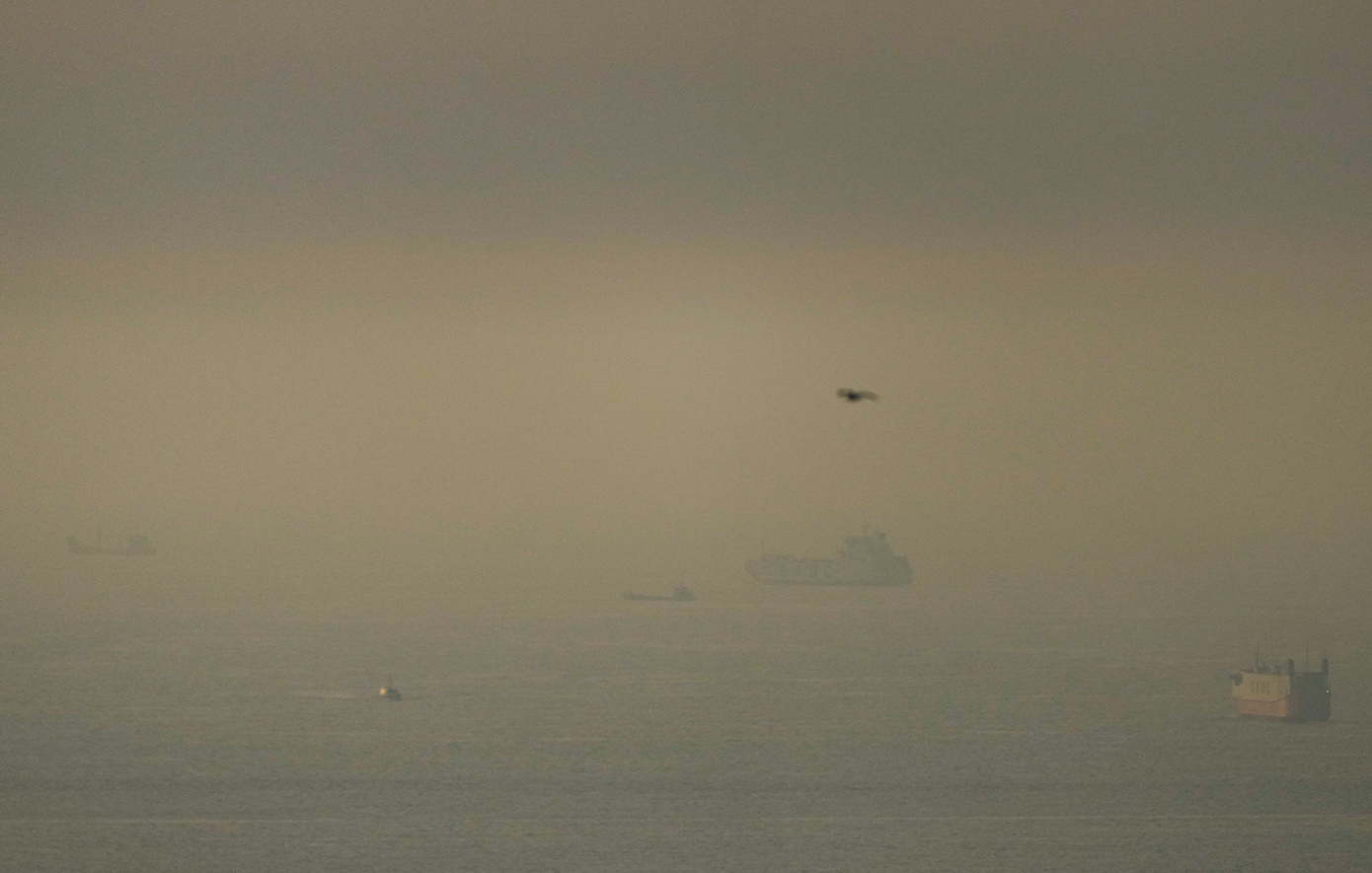 Στον «πάγο» οι διελεύσεις στα Στενά του Ορμούζ &#8211; Κατάσχεση στο πλοίο «Touska» και απάτες με crypto σε εταιρείες εντείνουν την κρίση