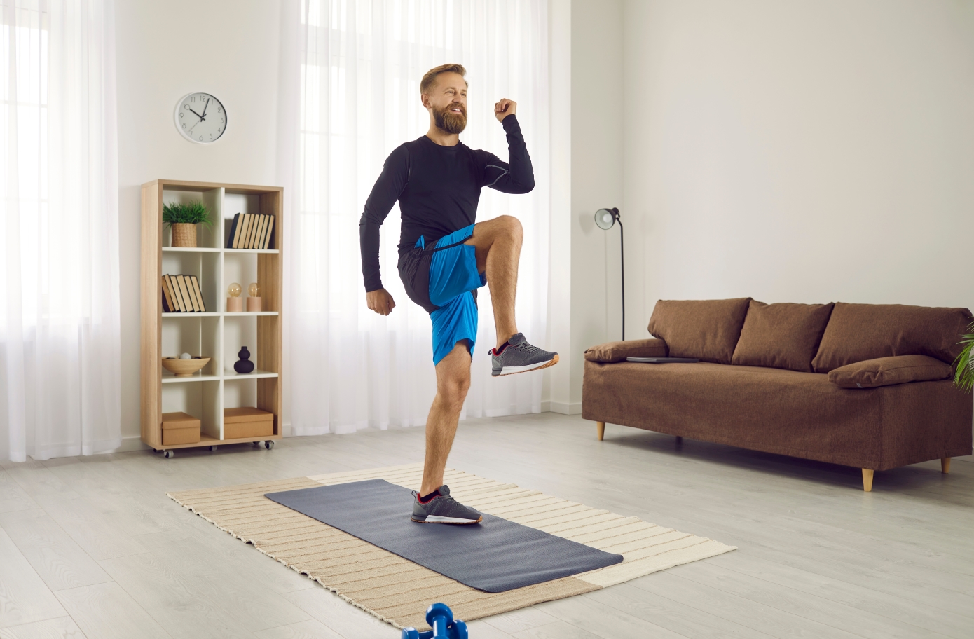 Ένα απλό πρόγραμμα περπατήματος για να χάσετε βάρος και να κάψετε λίπος μετά τα 50