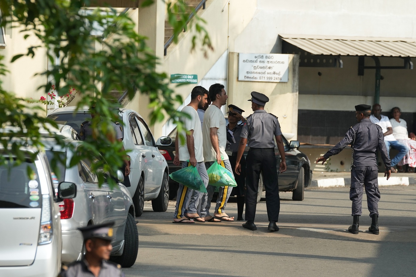 Οι Ιρανοί ναύτες που διασώθηκαν μετά το αμερικανικό πλήγμα αναχώρησαν από τη Σρι Λάνκα
