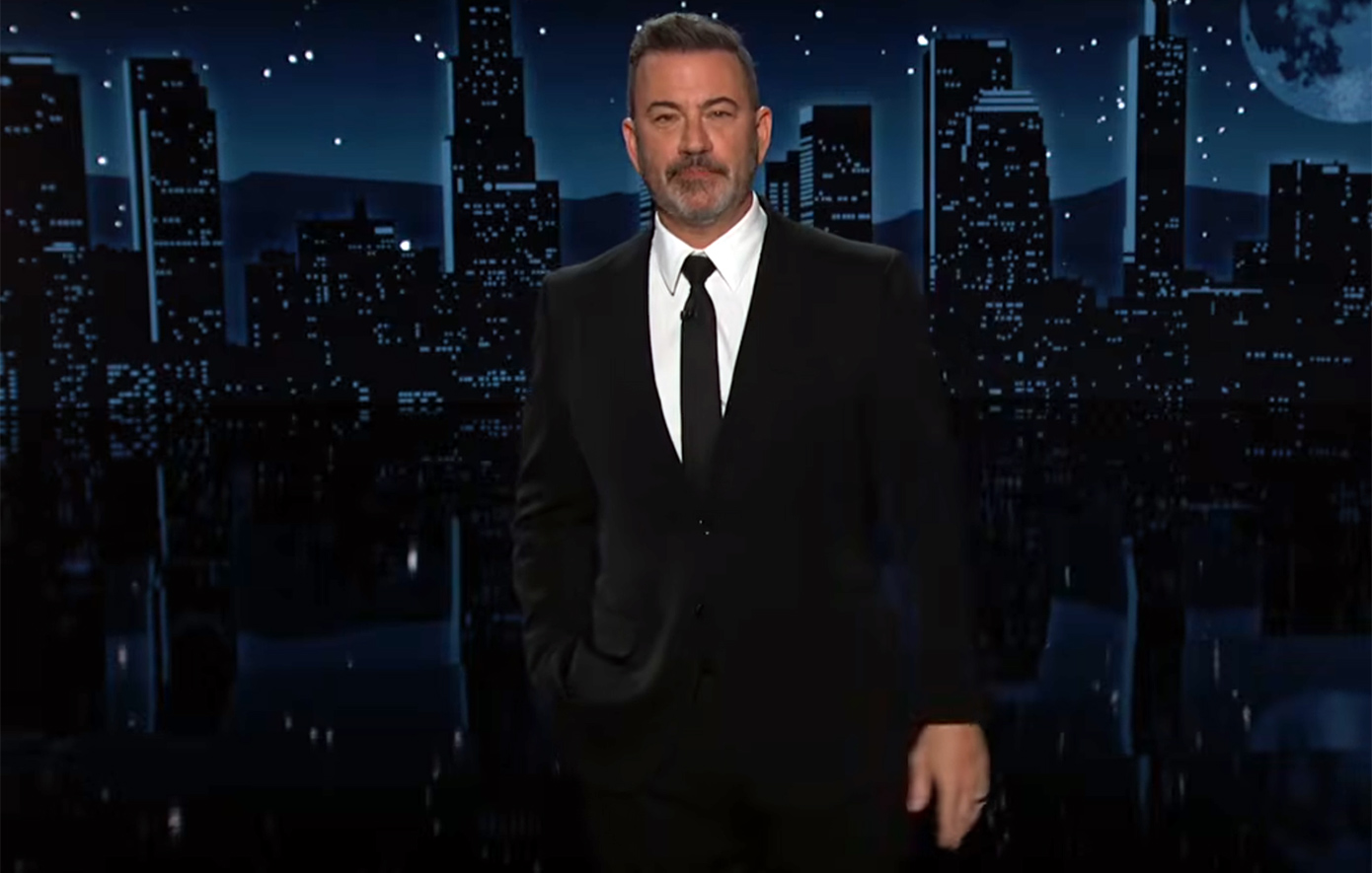 Ο Τζίμι Κίμελ δεν κάνει πίσω: Απορρίπτει την επίθεση του Λευκού Οίκου για το αστείο περί της «χήρας» Μελάνια Τραμπ