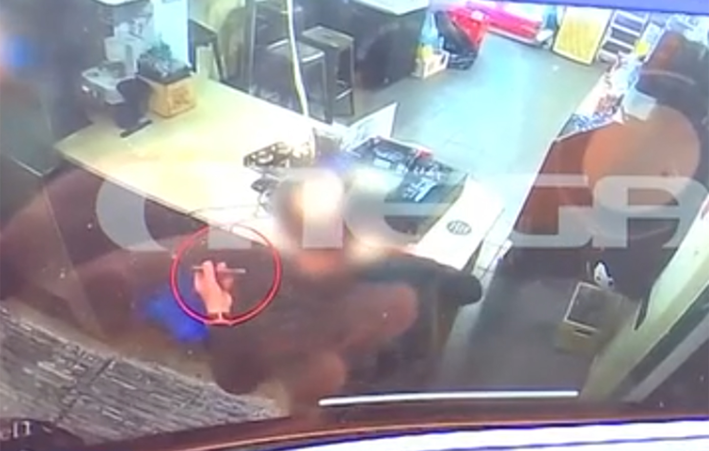 Νέο βίντεο ντοκουμέντο: Η στιγμή που ο φίλος της 19χρονης Μυρτούς «εξαφανίζει» το κινητό της &#8211; «Την είδα να παθαίνει σπασμούς και νόμιζα ότι κάνει πλάκα»