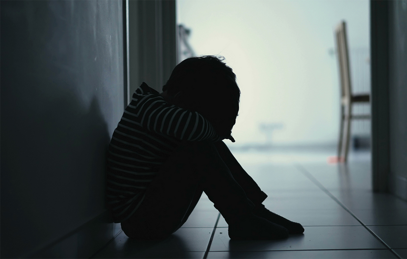 Φρίκη στον Βόλο: Γονείς τιμωρούσαν τα παιδιά τους με μαστίγιο και τους στερούσαν το νερό