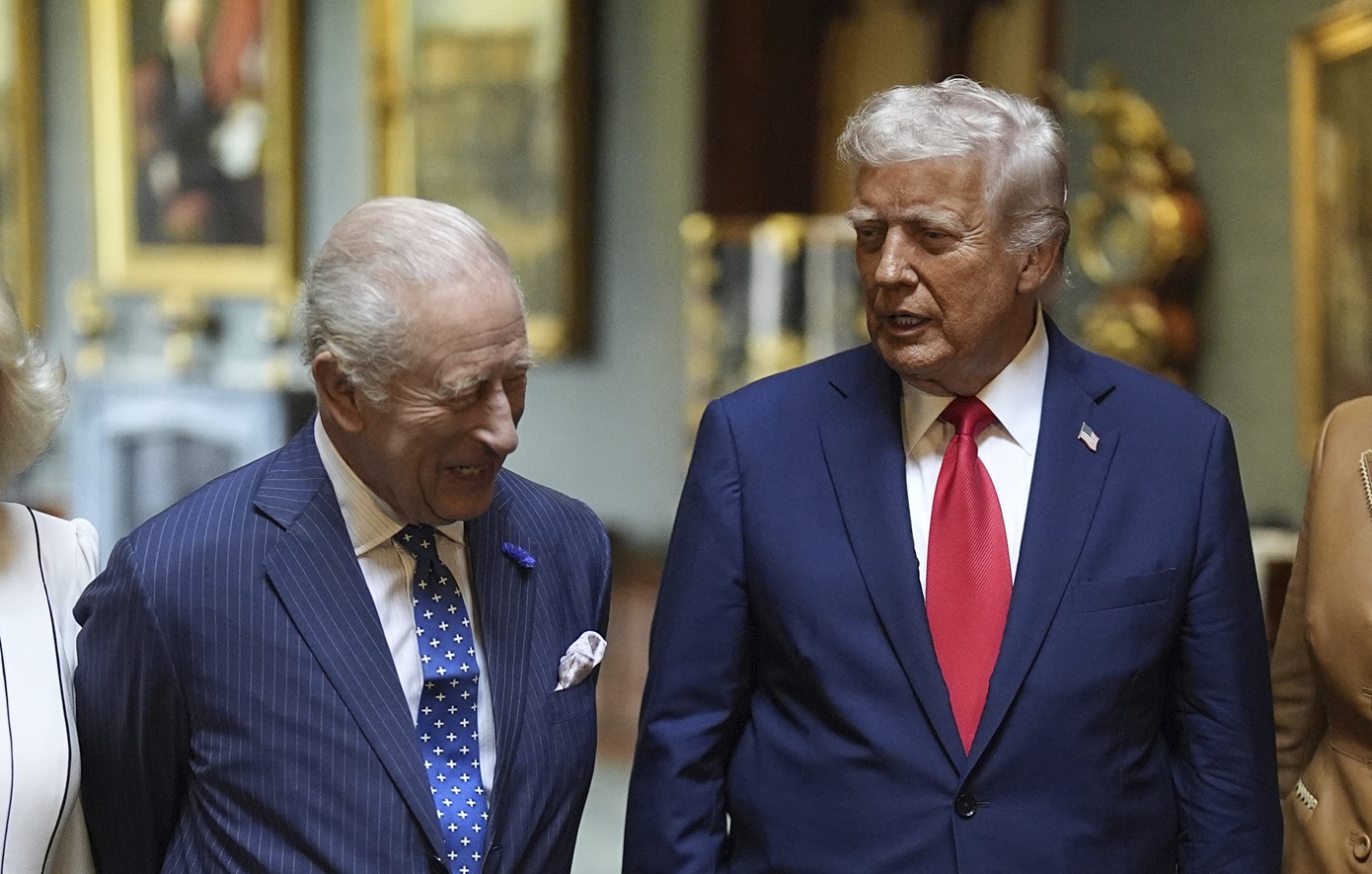 Βασιλιάς Κάρολος απέναντι στον Τραμπ: H πιο επικίνδυνη βασιλική αποστολή στη Ουάσινγκτον