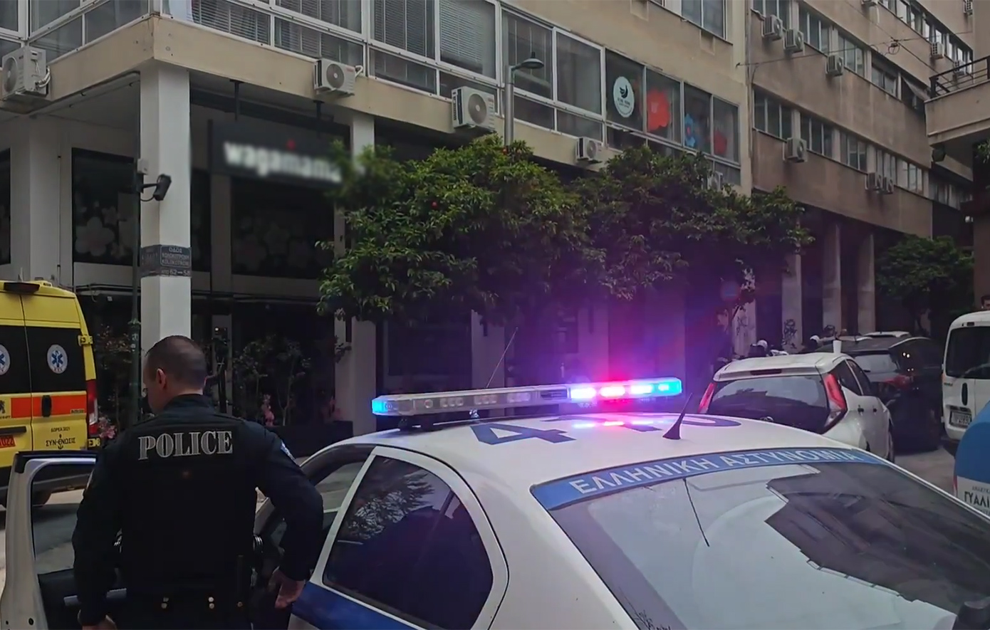Θρίλερ με νεκρή γυναίκα σε ακάλυπτο πολυκατοικίας στο κέντρο της Αθήνας &#8211; Έπεσε στο κενό από Airbnb
