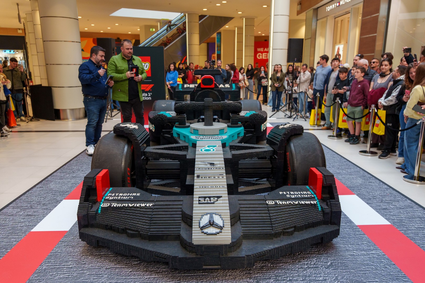 Στην Ελλάδα το μονοθέσιο LEGO Mercedes-AMG Petronas F1