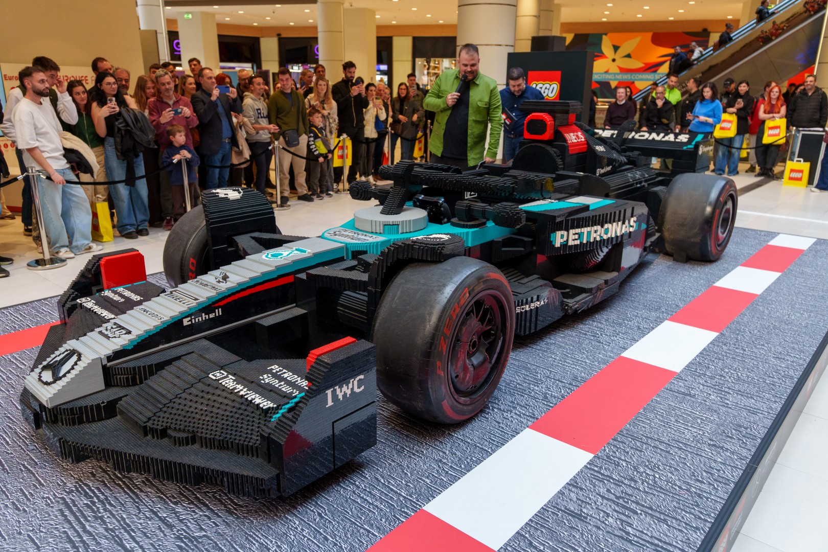 Στην Ελλάδα το μονοθέσιο LEGO Mercedes-AMG Petronas F1