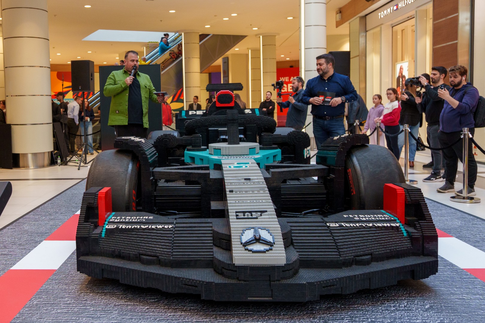 Στην Ελλάδα το μονοθέσιο LEGO Mercedes-AMG Petronas F1