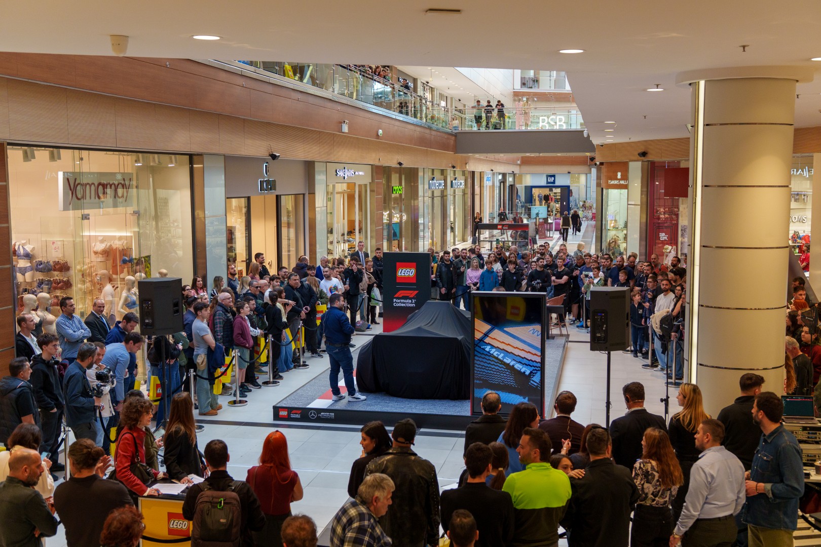 Στην Ελλάδα το μονοθέσιο LEGO Mercedes-AMG Petronas F1