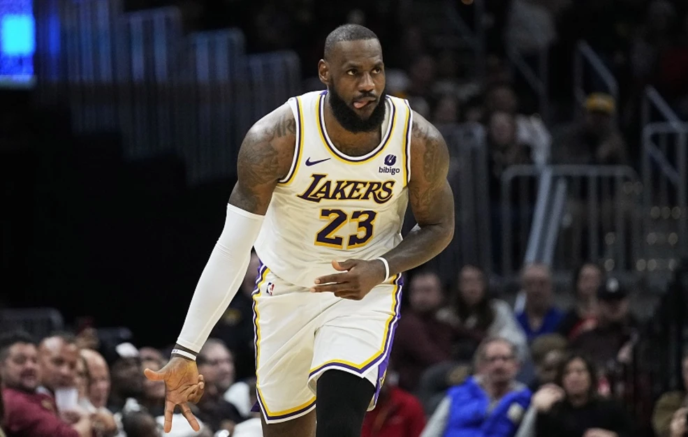 Ιστορικός ΛεΜπρόν: Πρώτος με 3.000 καλάθια στα play-offs, παρά την ήττα των Λέικερς