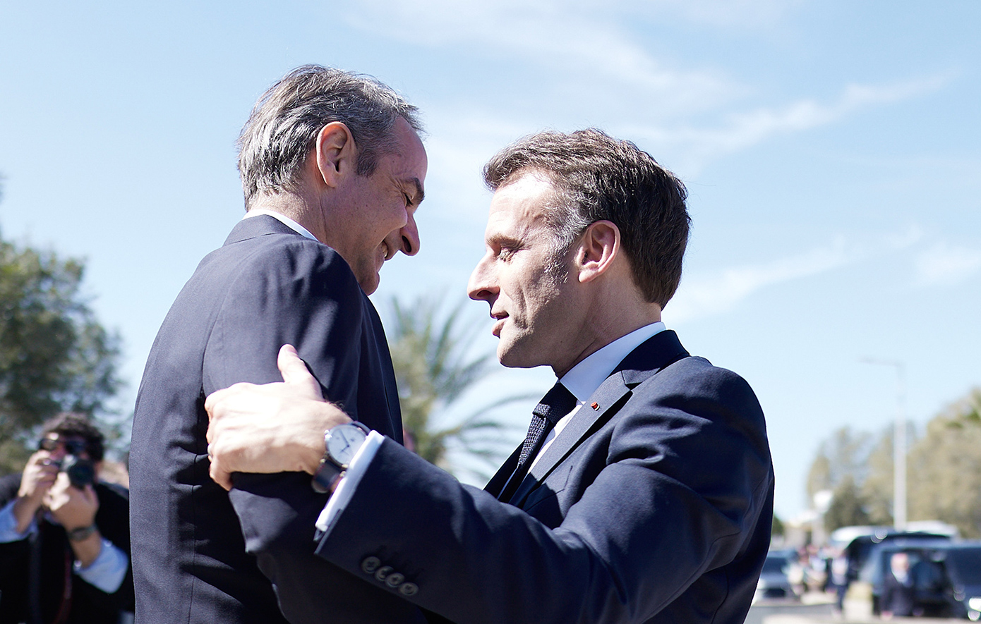 Bloomberg: Ελλάδα και Γαλλία ανανεώνουν για πέντε χρόνια την αμυντική συνεργασία τους