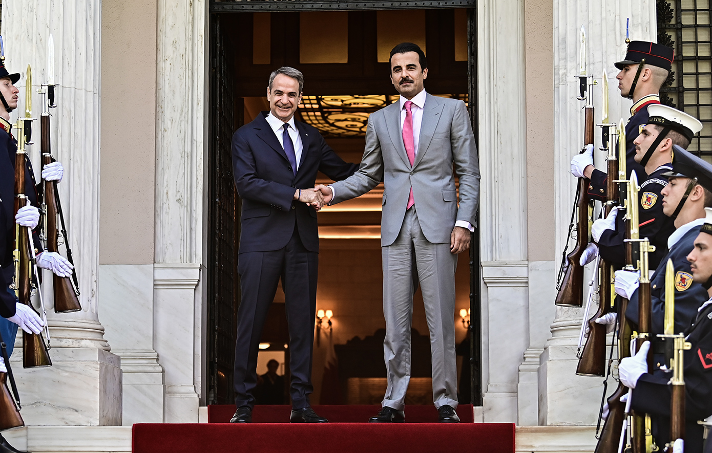 «Ευχαριστώ που μας σταθήκατε στη σύγκρουση»: Οι επενδύσεις και οι διεθνείς εξελίξεις στη συνάντηση Μητσοτάκη με τον εμίρη του Κατάρ