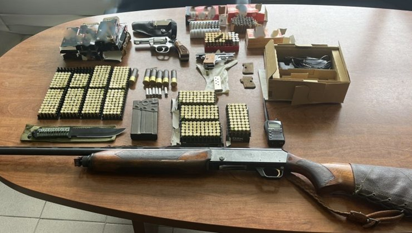 Ηράκλειο: Οι μπαλωθιές σε γλέντι οδήγησαν σε συλλήψεις &#8211; Όπλα, καραμπίνα και εκατοντάδες φυσίγγια βρήκαν οι αρχές