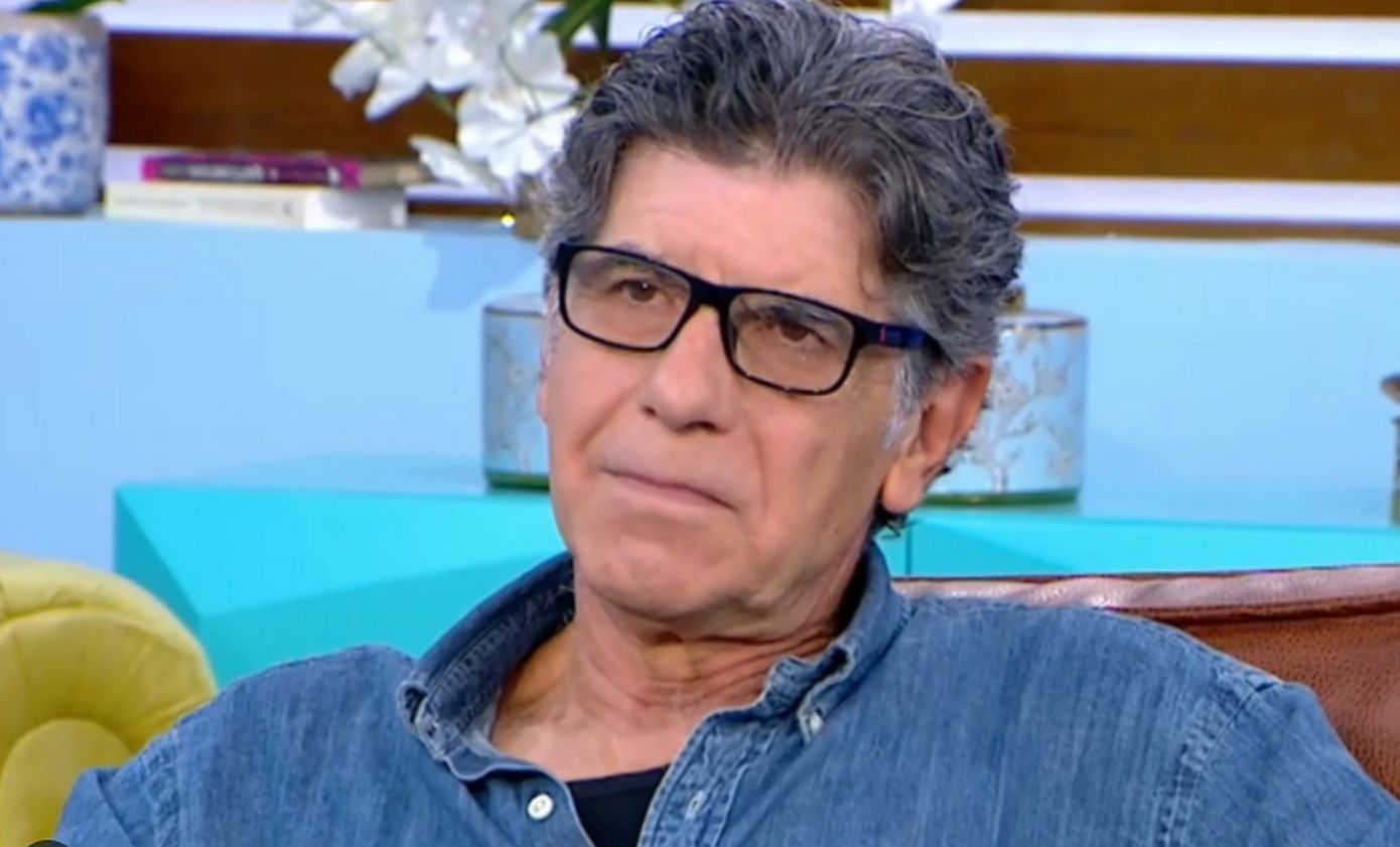 Γιάννης Μπέζος: Δεν χρησιμοποιώ την τεχνητή νοημοσύνη, προτιμώ την φυσική και ας βρίσκεται σε ύφεση