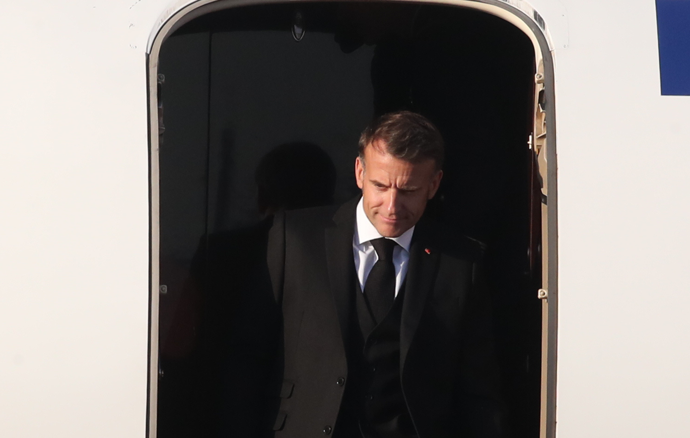Έφτασε στην Αθήνα ο Μακρόν, σε λίγο η συνάντηση με τον Μητσοτάκη