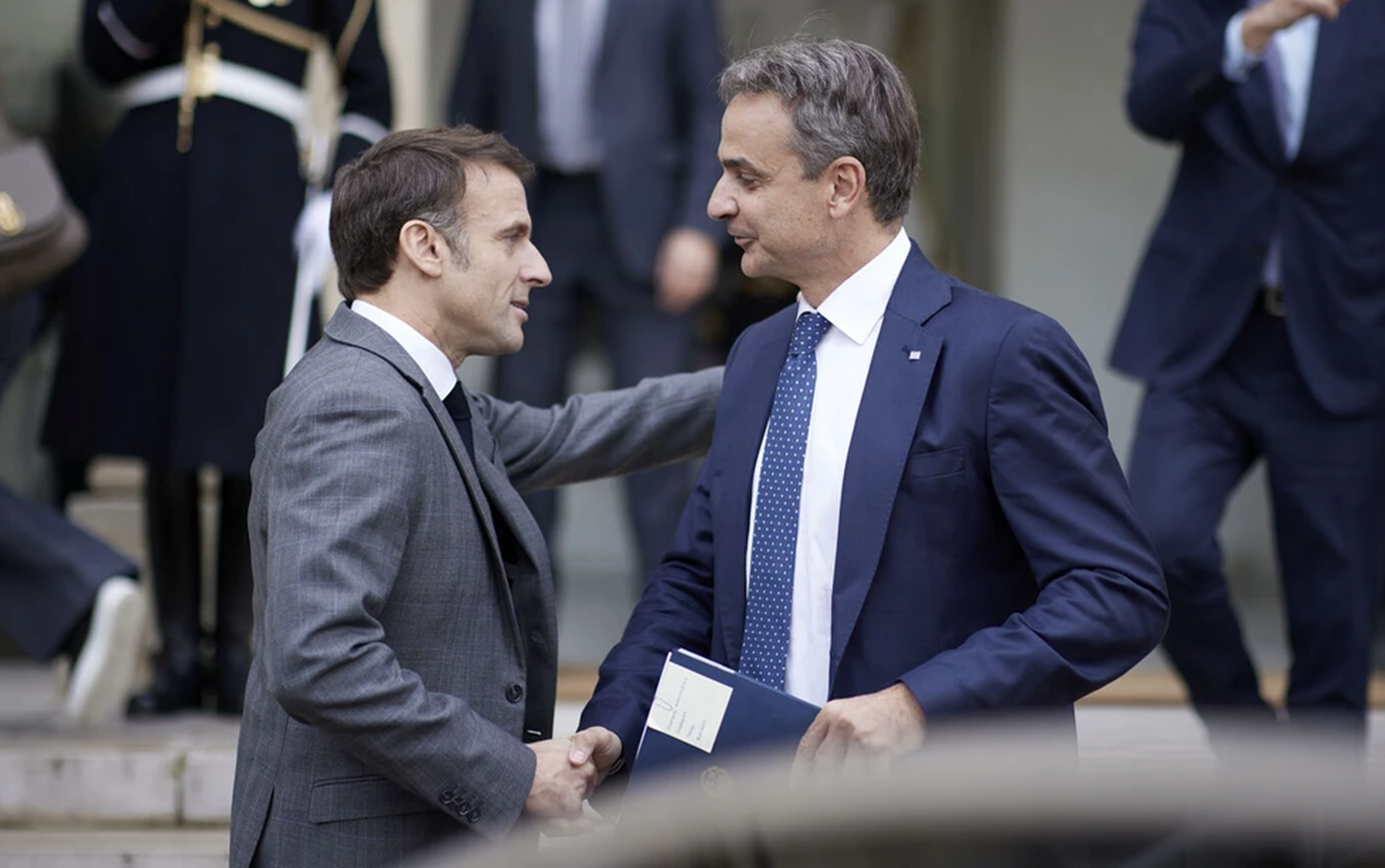 Με μία ώρα καθυστέρηση η άφιξη Μακρόν στην Αθήνα