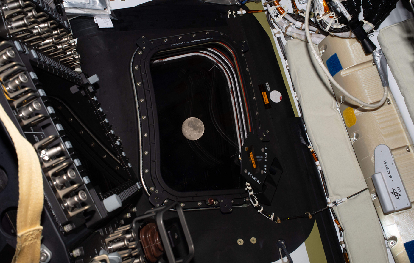 Artemis II: Ιστορική πτήση γύρω από τη Σελήνη και επιστροφή στη Γη με εικόνες που κόβουν την ανάσα