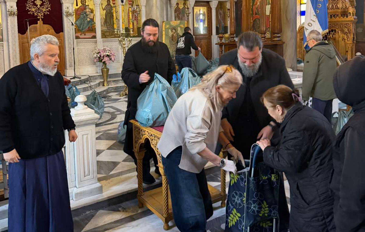 Δέματα Αγάπης από την Ιερά Μητρόπολη Νέας Ιωνίας σε 500 οικονομικά ευάλωτες οικογένειες
