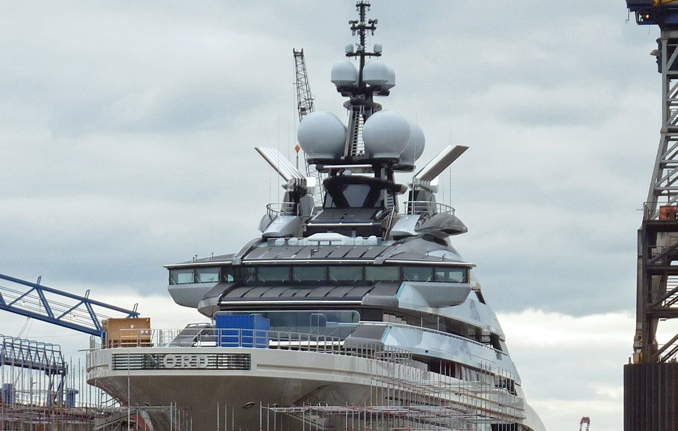 Στενά του Ορμούζ: Το «πράσινο φως» του Ιράν στη θαλαμηγό του Ρώσου ολιγάρχη Μορντάσοφ