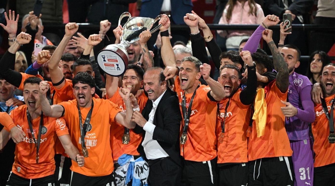 ΟΦΗ: Ο αρχηγός Λαμπρόπουλος σήκωσε το δεύτερο Κύπελλο των Κρητικών &#8211; Ξέφρενοι πανηγυρισμοί στην Κρήτη, δείτε βίντεο