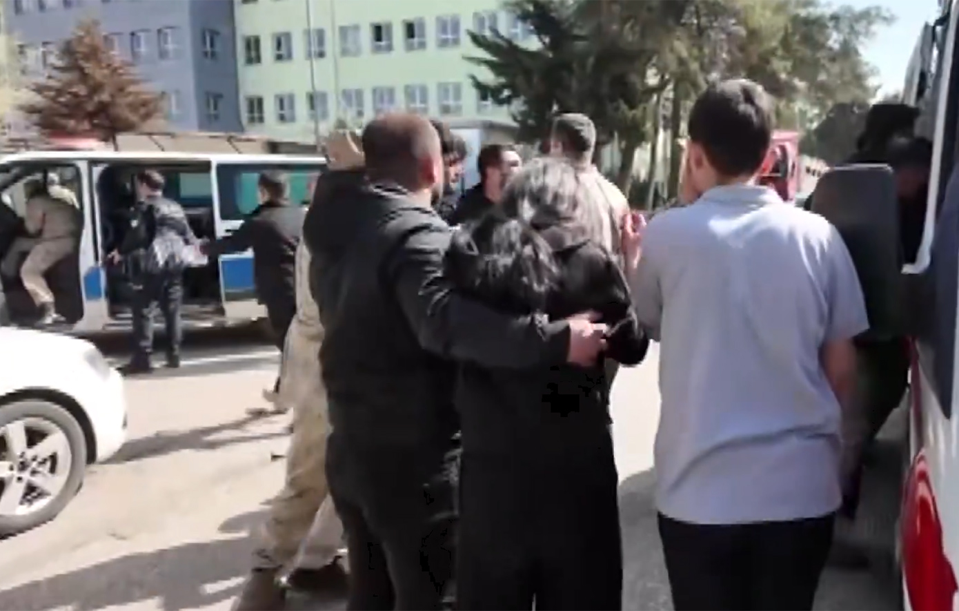 Πυροβολισμοί σε λύκειο στη νότια Τουρκία: Τουλάχιστον 18 άτομα τραυματίστηκαν &#8211; Μαθητές τρέχουν πανικόβλητοι να σωθούν