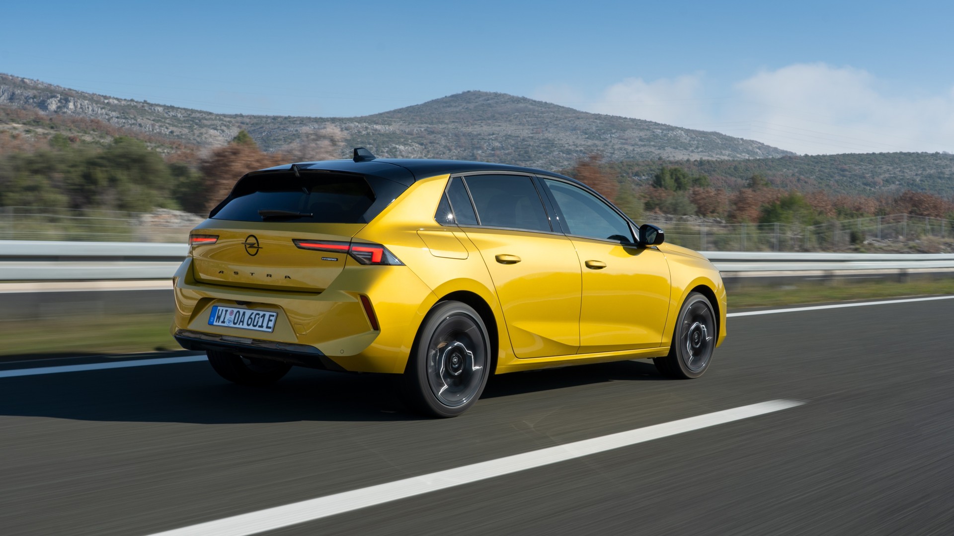 Opel: Το «κυνήγι καρχαριών» συνεχίζεται στο νέο Astra