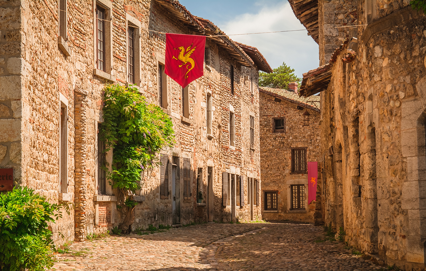 Pérouges: Το μεσαιωνικό χωριό στη Γαλλία όπου ο χρόνος έχει σταματήσει
