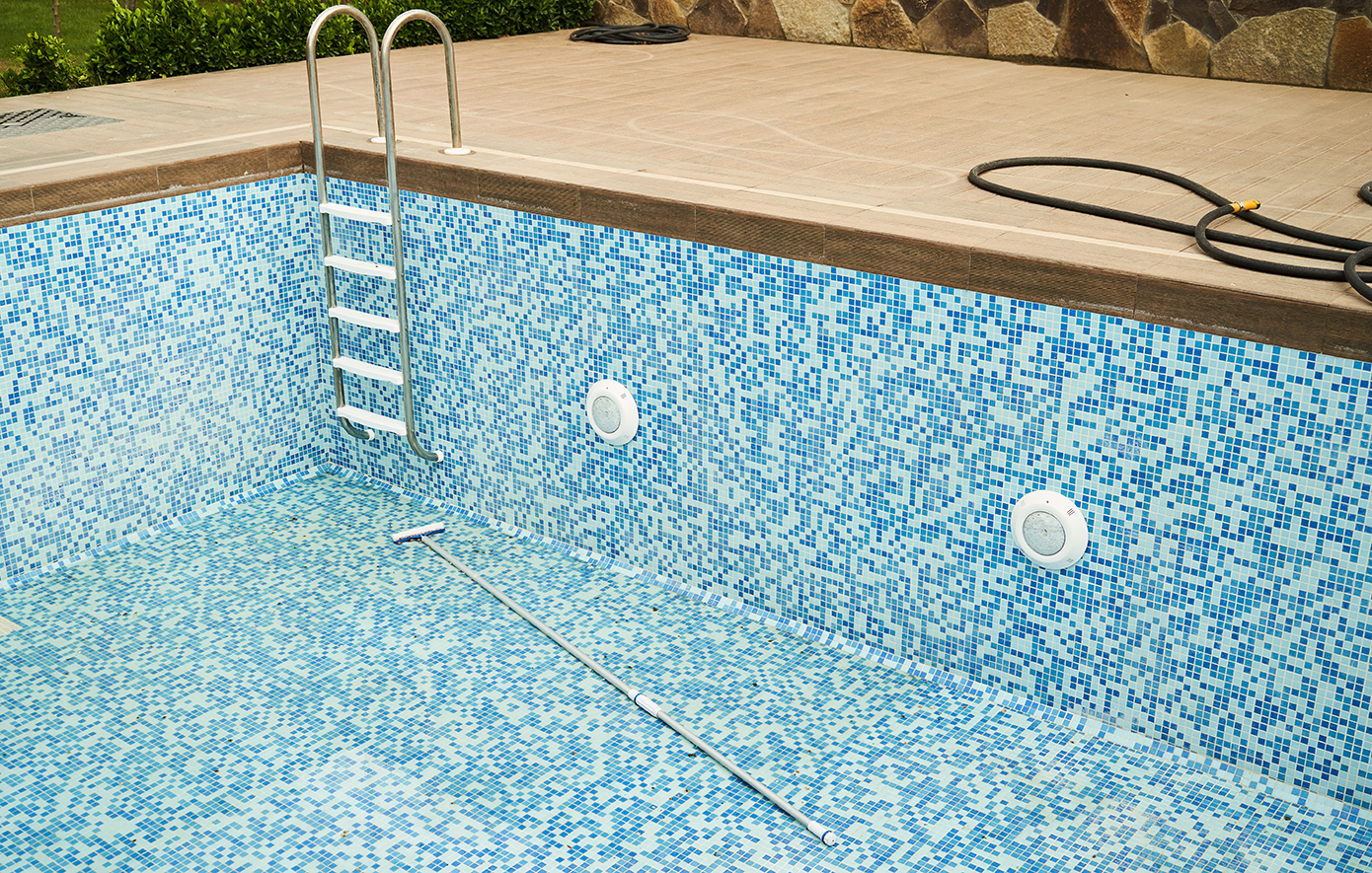 Ατύχημα σε ξενοδοχείο στα Μάλια: Εργαζόμενος έχασε τις αισθήσεις του και έπεσε σε άδεια πισίνα 2,5 μέτρων