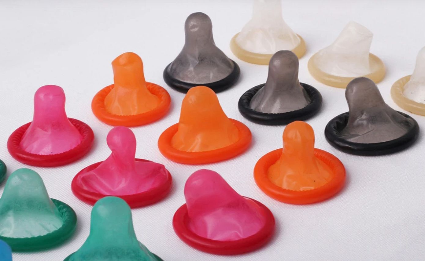 Ο πόλεμος ΗΠΑ-Ιράν ανεβάζει έως και 30% τις τιμές προφυλακτικών &#8211; Το κλείσιμο των Στενών του Ορμούζ εκτόξευσε το κόστος πρώτων υλών