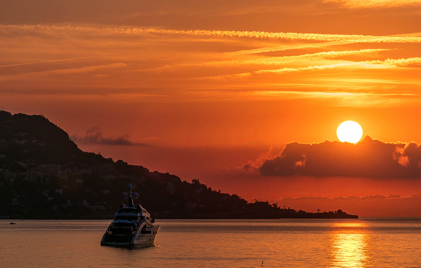 Το Ιράν απειλεί να αποκλείσει την Ερυθρά Θάλασσα ως αντίποινα του αμερικανικού μπλόκου των Στενών του Ορμούζ