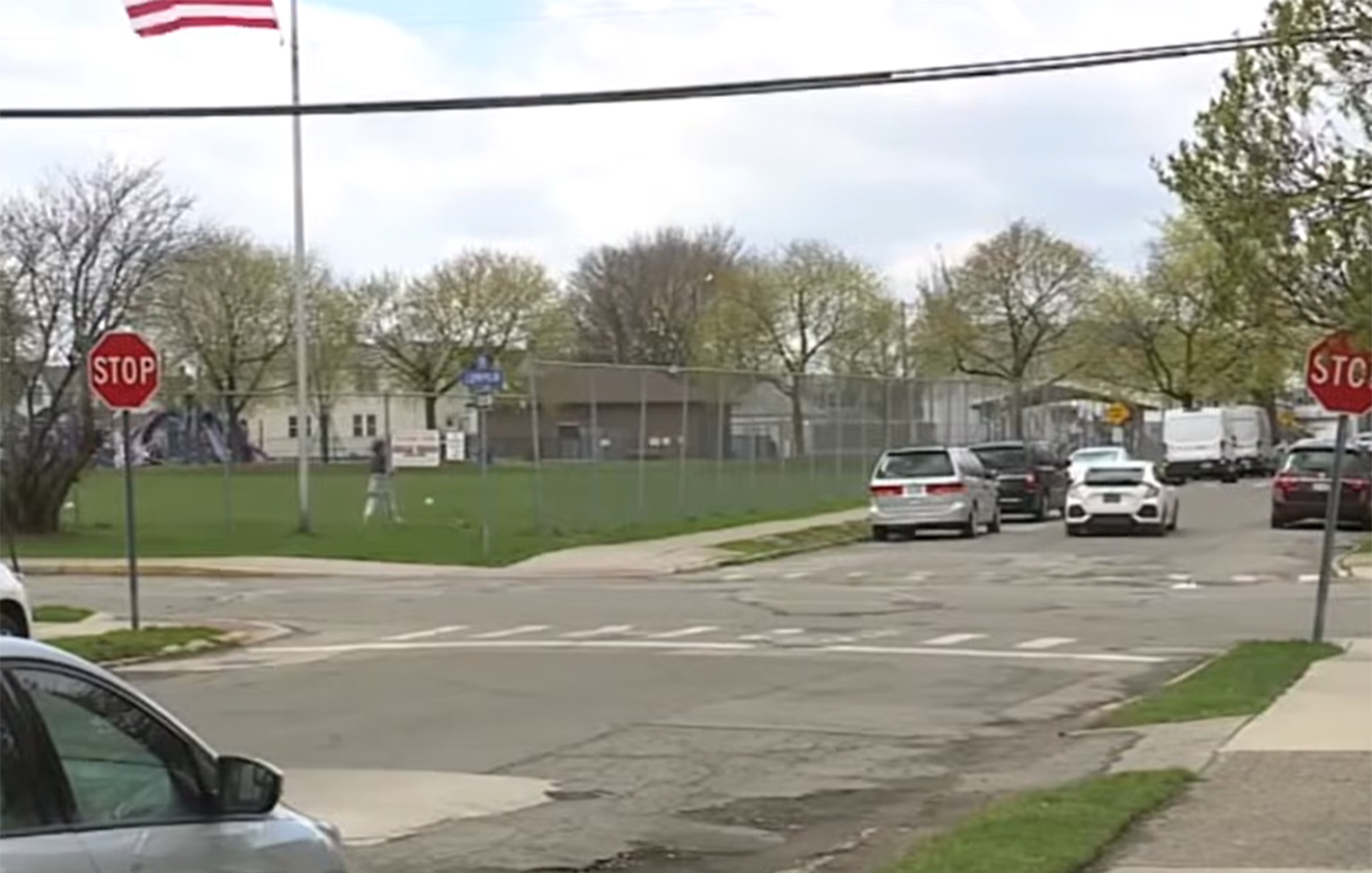 Υπάλληλος βενζινάδικου έσωσε 16χρονη που είχε απαχθεί από άγνωστο, αφού σχημάτισε με τα χείλη της τη λέξη «Βοήθεια»