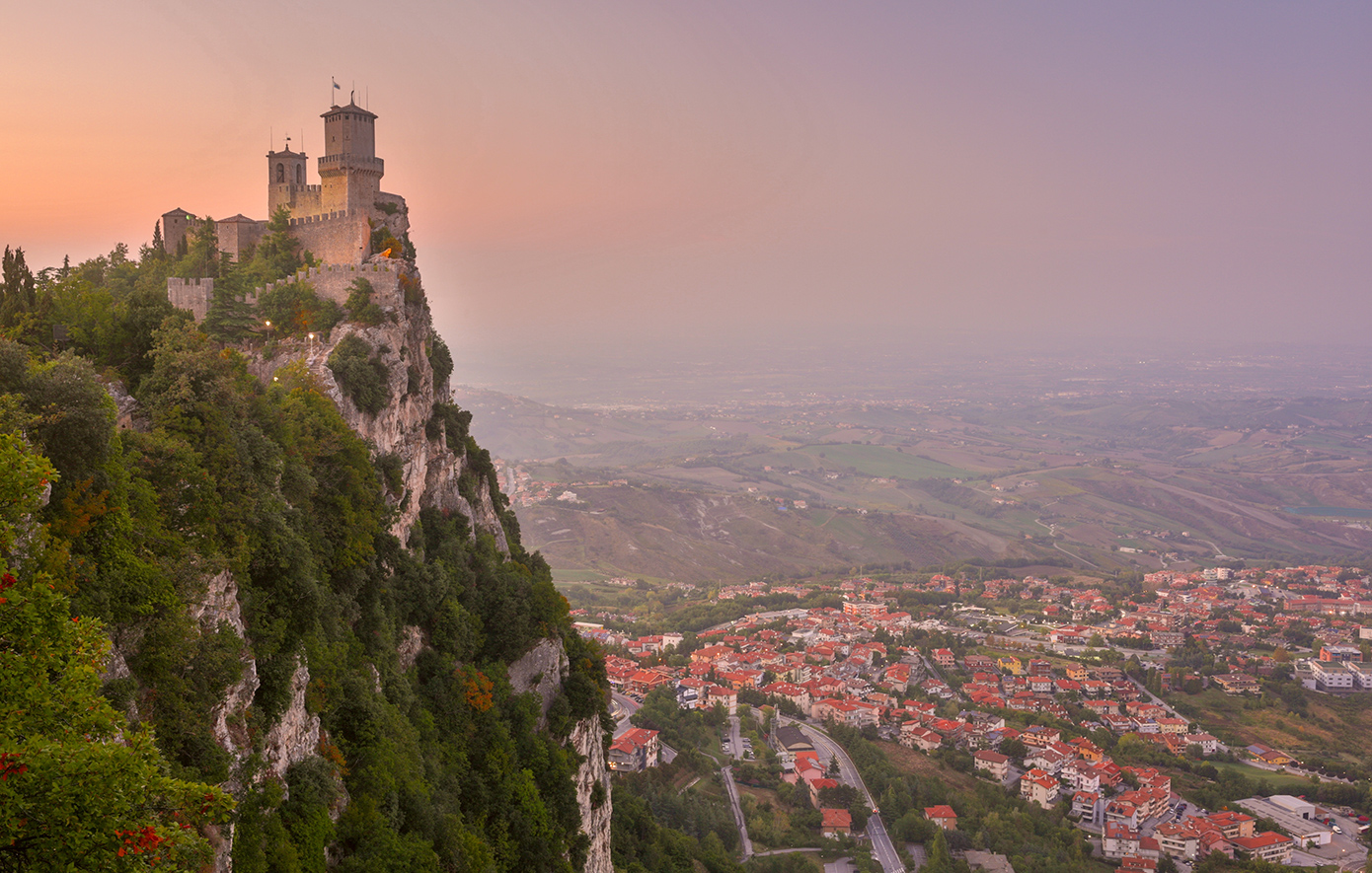 Το λιλιπούτειο κράτος που βρίσκεται μέσα σε άλλο κράτος με το παλαιότερο σύνταγμα στον κόσμο