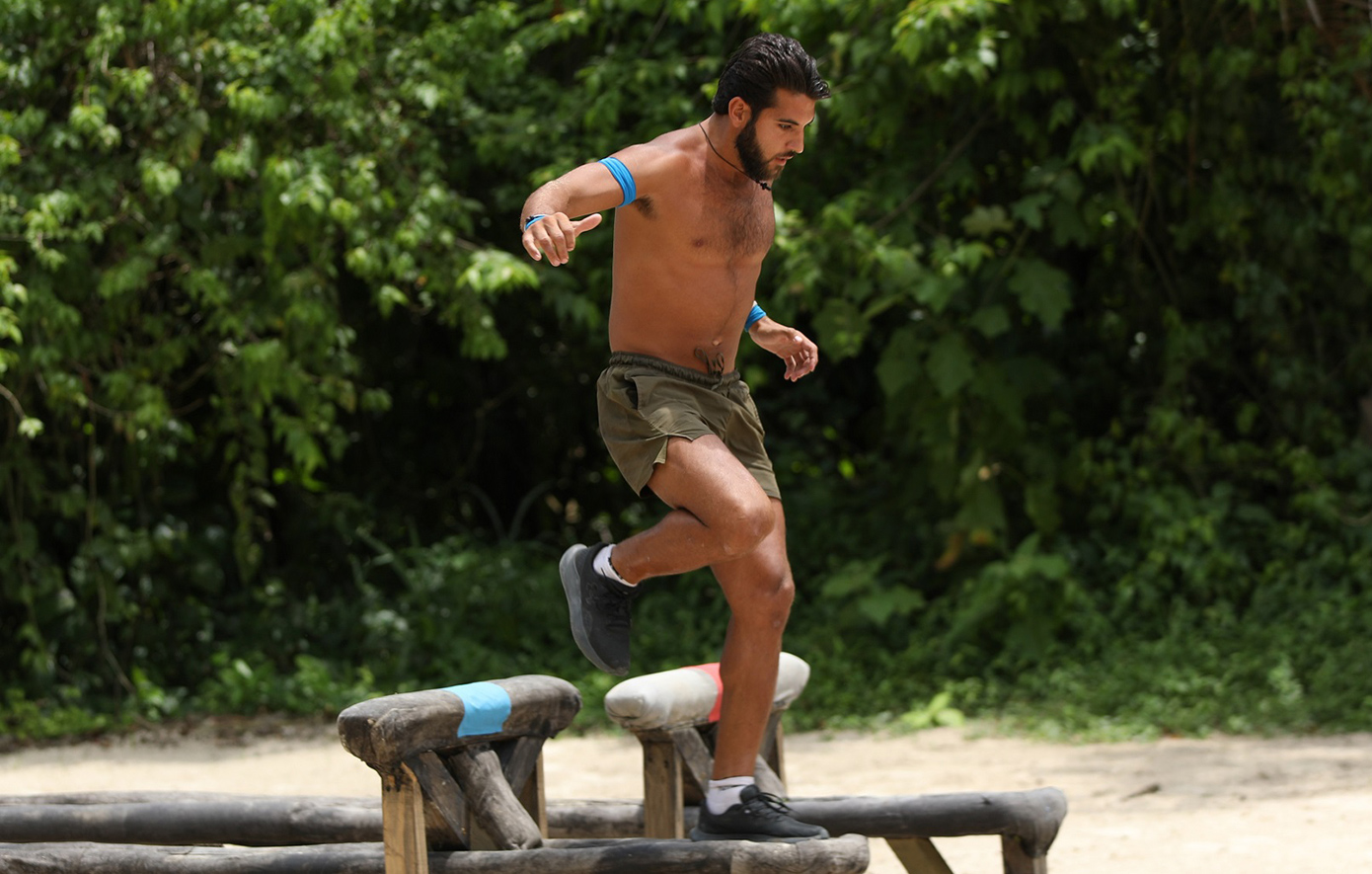 «Survivor»: Έλληνες και Τούρκοι παίκτες μοιράζονται σε Κόκκινους και Μπλε για μία ξεχωριστή αναμέτρηση