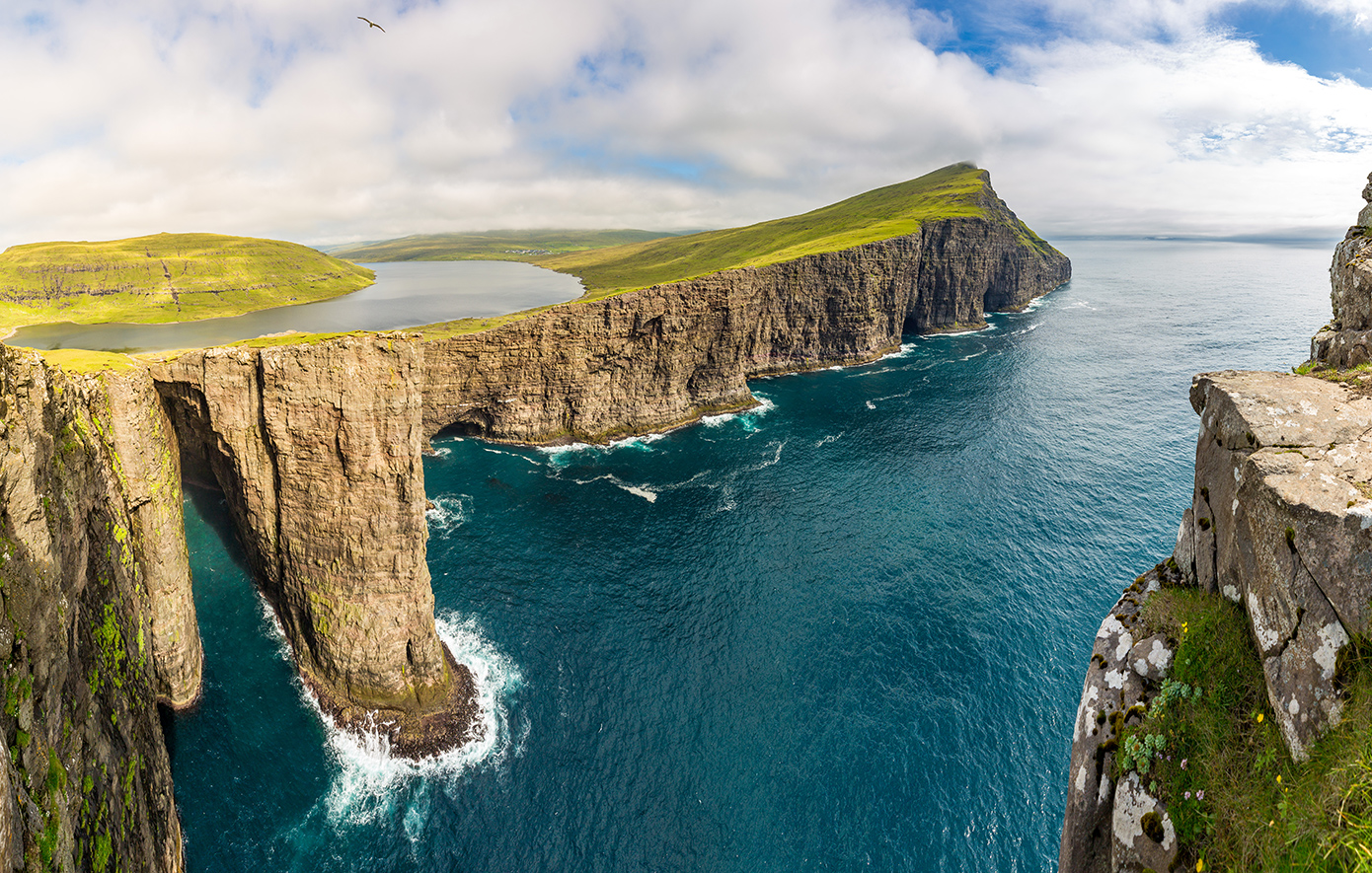 Η λίμνη στα Νησιά Φερόε που ξεπερνά κάθε φαντασία
