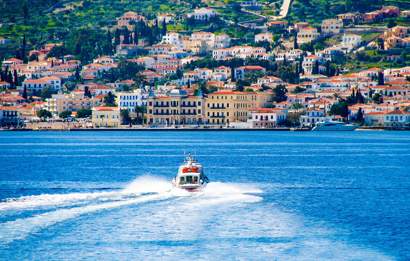 Οι Σπέτσες την άνοιξη είναι στα καλύτερά τους