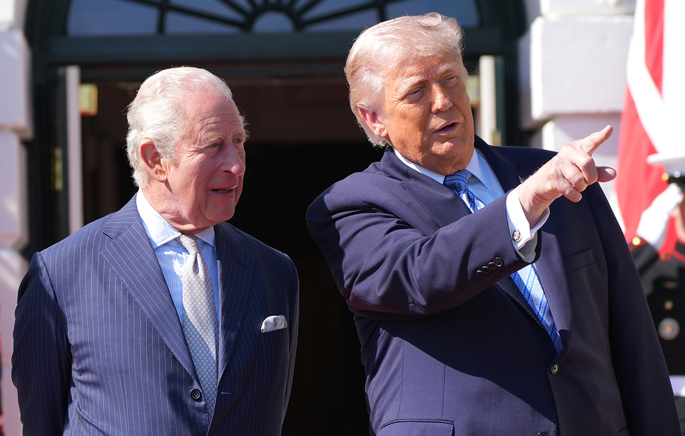 Ο Ντόναλντ Τραμπ πανηγυρίζει για έρευνα που ισχυρίζεται ότι έχει βασιλική καταγωγή: «Πάντα ήθελα να ζήσω στο Μπάκιγχαμ!»