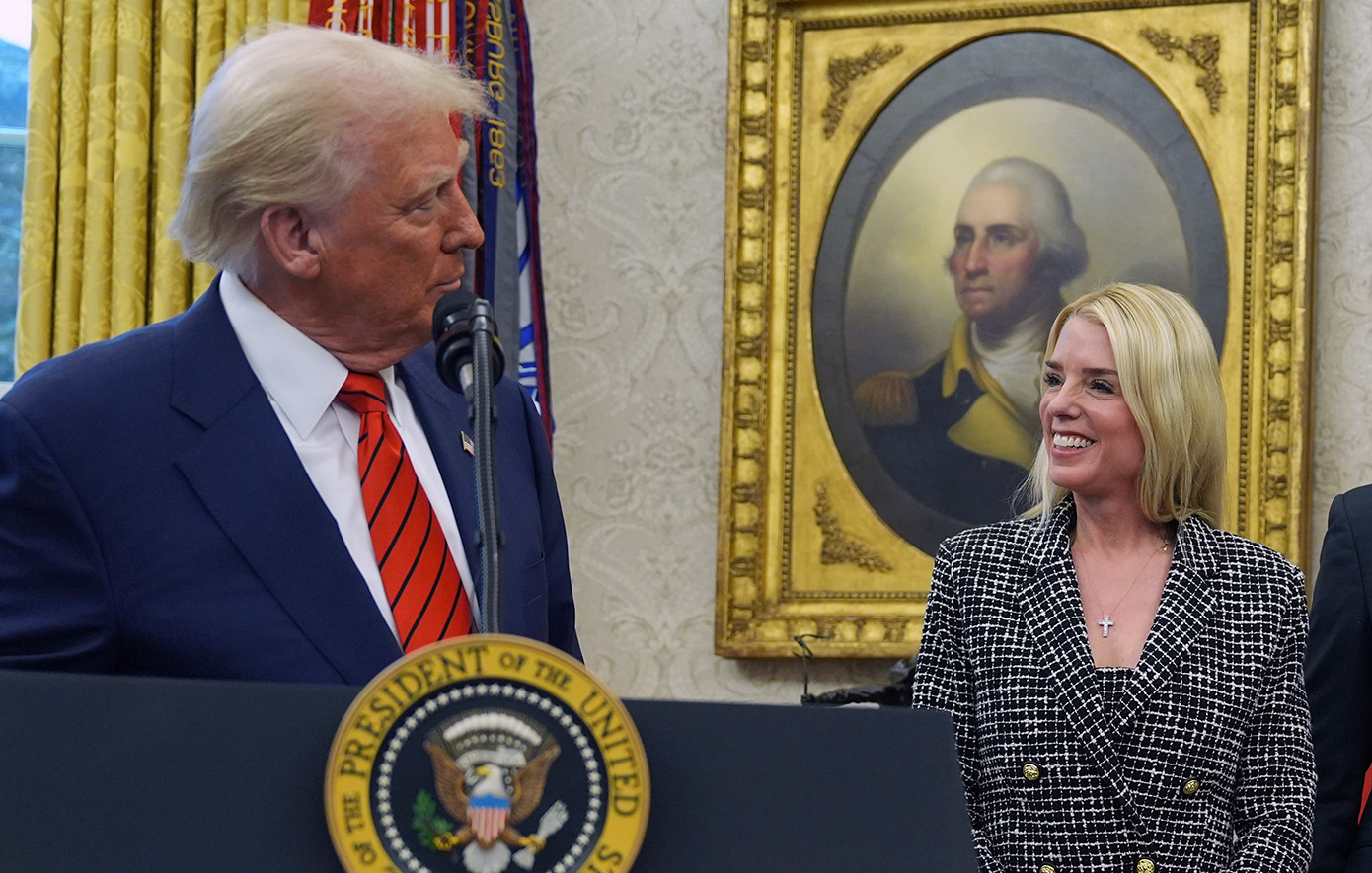 «Απολύεσαι!»: Ούτε η υπουργός Δικαιοσύνης των ΗΠΑ δεν γλίτωσε από τη δυσμένεια του προέδρου Τραμπ