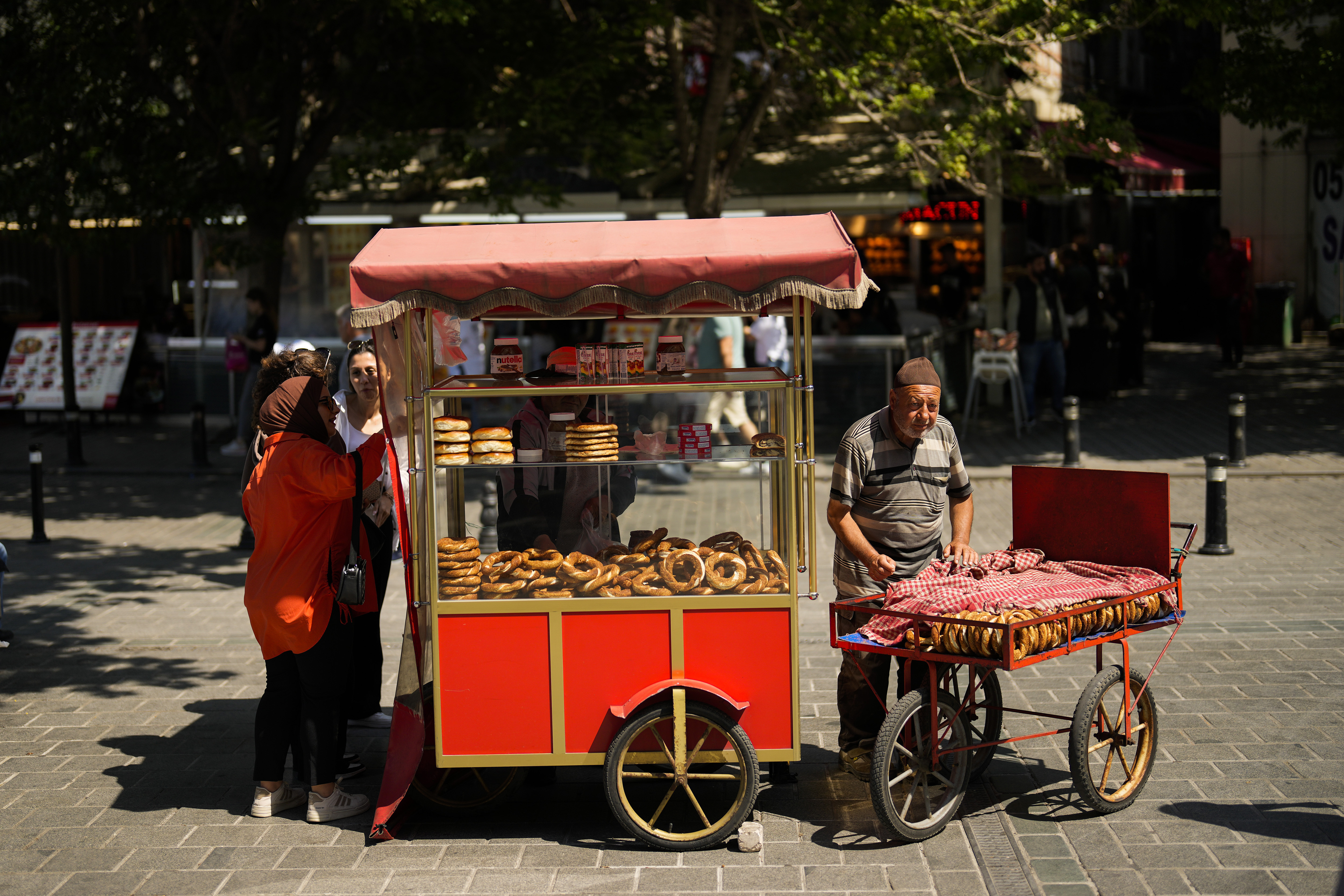 H Τουρκία σε οικονομική ασφυξία: Το όριο πείνας πάνω από τον κατώτατο μισθό &#8211; Τετραμελής οικογένεια χρειάζεται 2.493 δολάρια