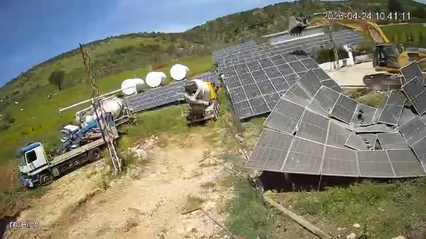 Σάλος με τις εικόνες από τη χριστιανική κοινότητα Ντεμπέλ του Λιβάνου: Iσραηλινοί καταστρέφουν ηλιακά πάνελ και ξεριζώνουν ελαιόδεντρα