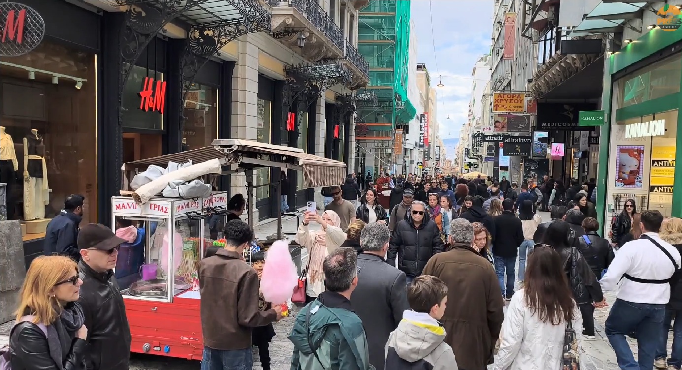 Κυριακή με ανοιχτά καταστήματα: Γεμάτη η Ερμού και οι εμπορικοί δρόμοι &#8211; Το εορταστικό ωράριο για το Πάσχα