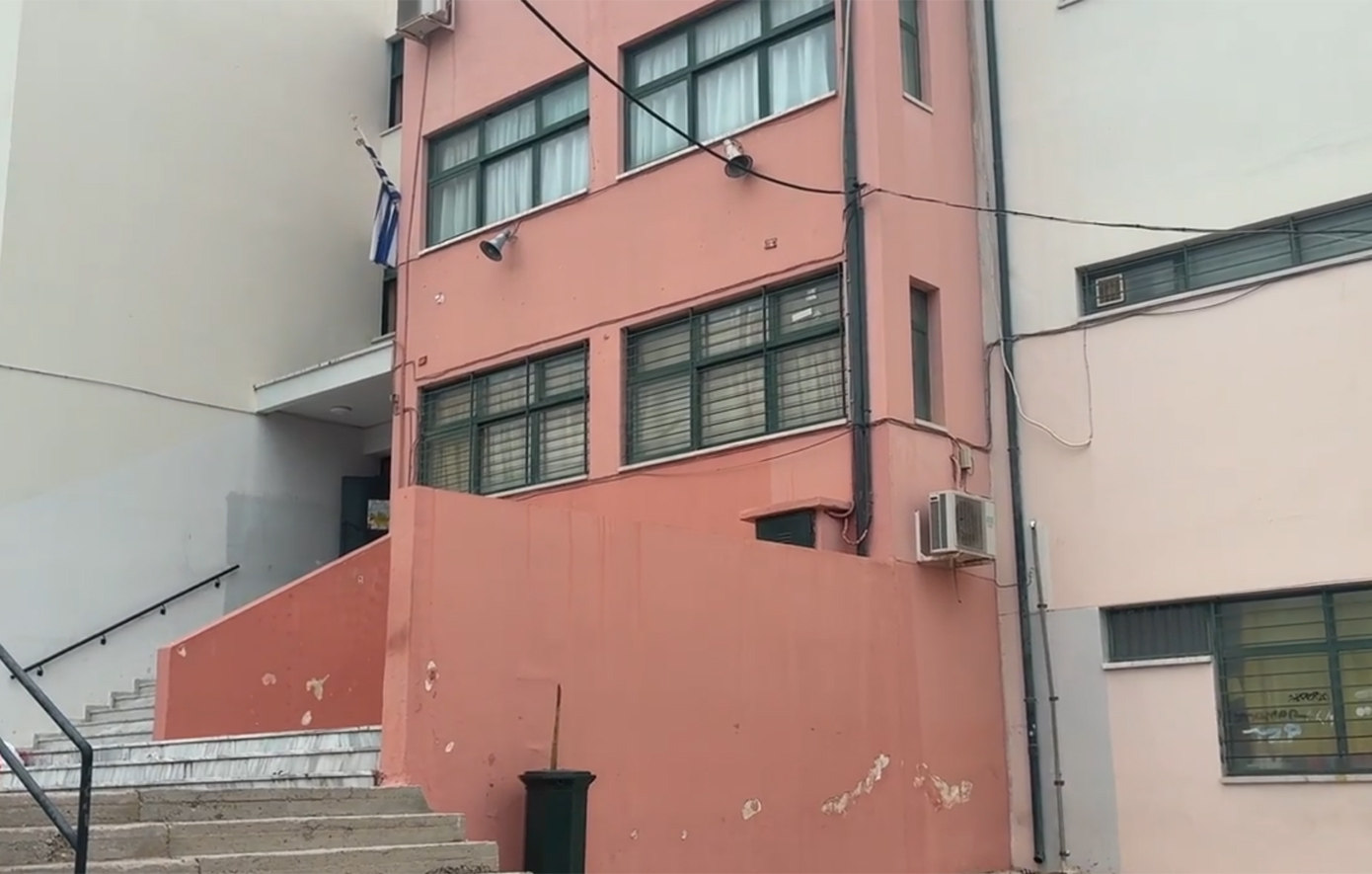 Άγριο πλιάτσικο στο 5ο Λύκειο Γλυφάδας: Διέρρηξαν γραφεία, αφαίρεσαν υπολογιστές και μετρητά &#8211; Δείτε το βίντεο