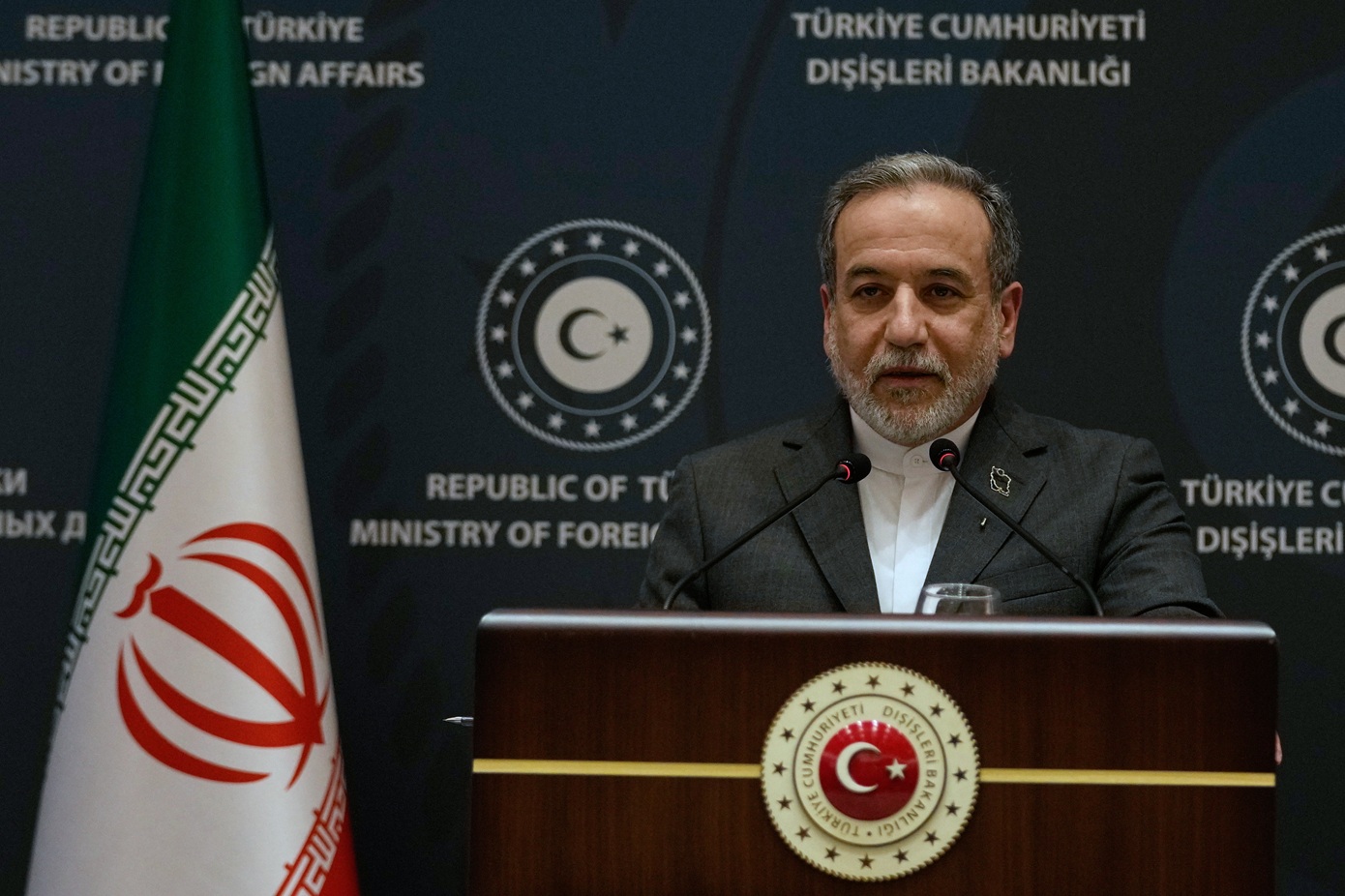 Αμπάς Αραγτσί: Αμφισβητεί τη σοβαρότητα των ΗΠΑ στη διπλωματία το Ιράν