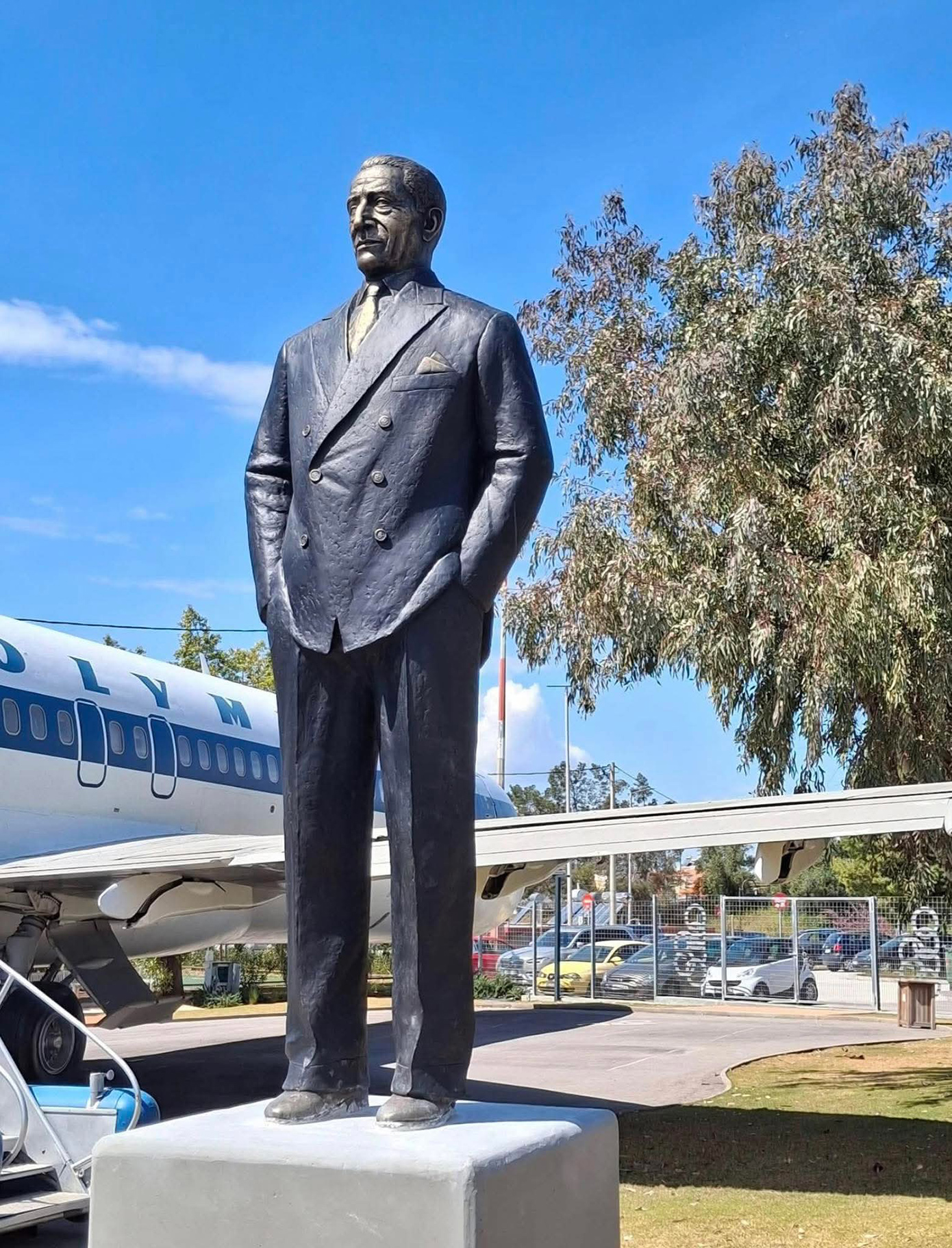 Αποκαλυπτήρια του ανδριάντα του Αριστοτέλη Ωνάση στο Ελληνικό Αποκαλυπτήρια του ανδριάντα του Αριστοτέλη Ωνάση στο Ελληνικό