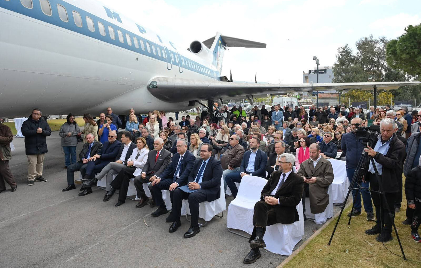 Αποκαλυπτήρια του ανδριάντα του Αριστοτέλη Ωνάση στο Ελληνικό Αποκαλυπτήρια του ανδριάντα του Αριστοτέλη Ωνάση στο Ελληνικό