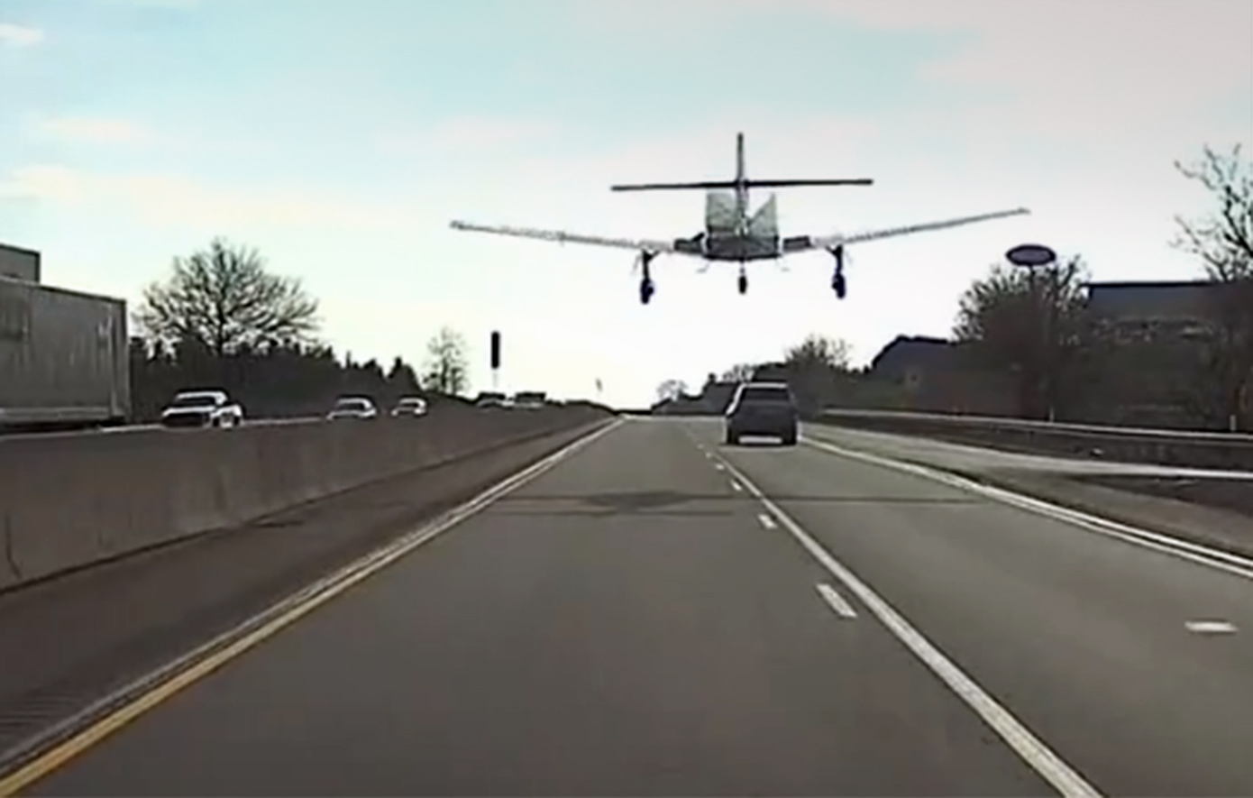 Αναγκαστική προσγείωση μικρού αεροσκάφους σε αυτοκινητόδρομο &#8211; «Θαύμα του Πάσχα» χωρίς τραυματισμούς