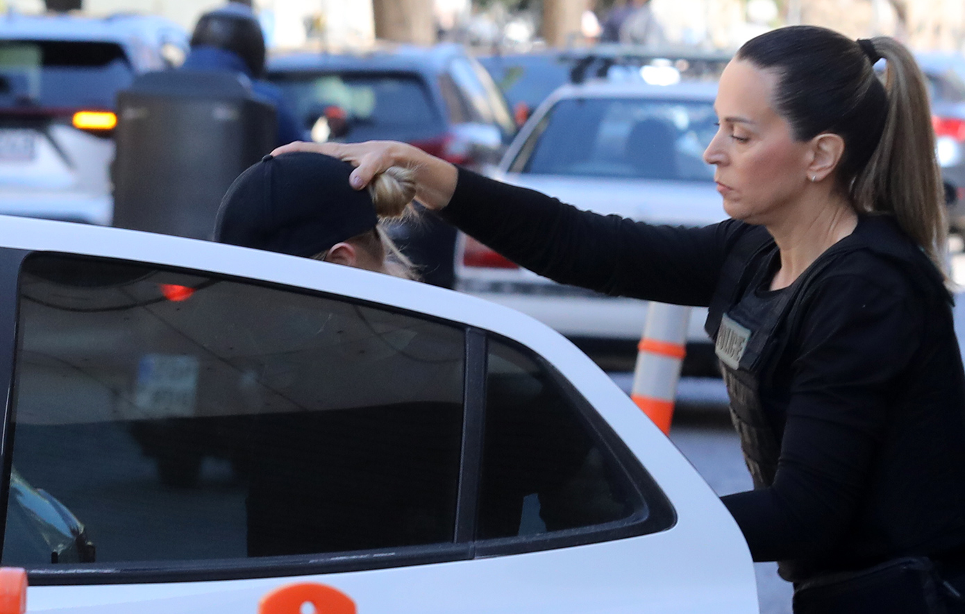 Στο Ναυτοδικείο Πειραιά ο 20χρονος ναύτης για τον φόνο του 27χρονου γιου του ταξίαρχου της ΕΛ.ΑΣ. και οι τρεις φίλοι του
