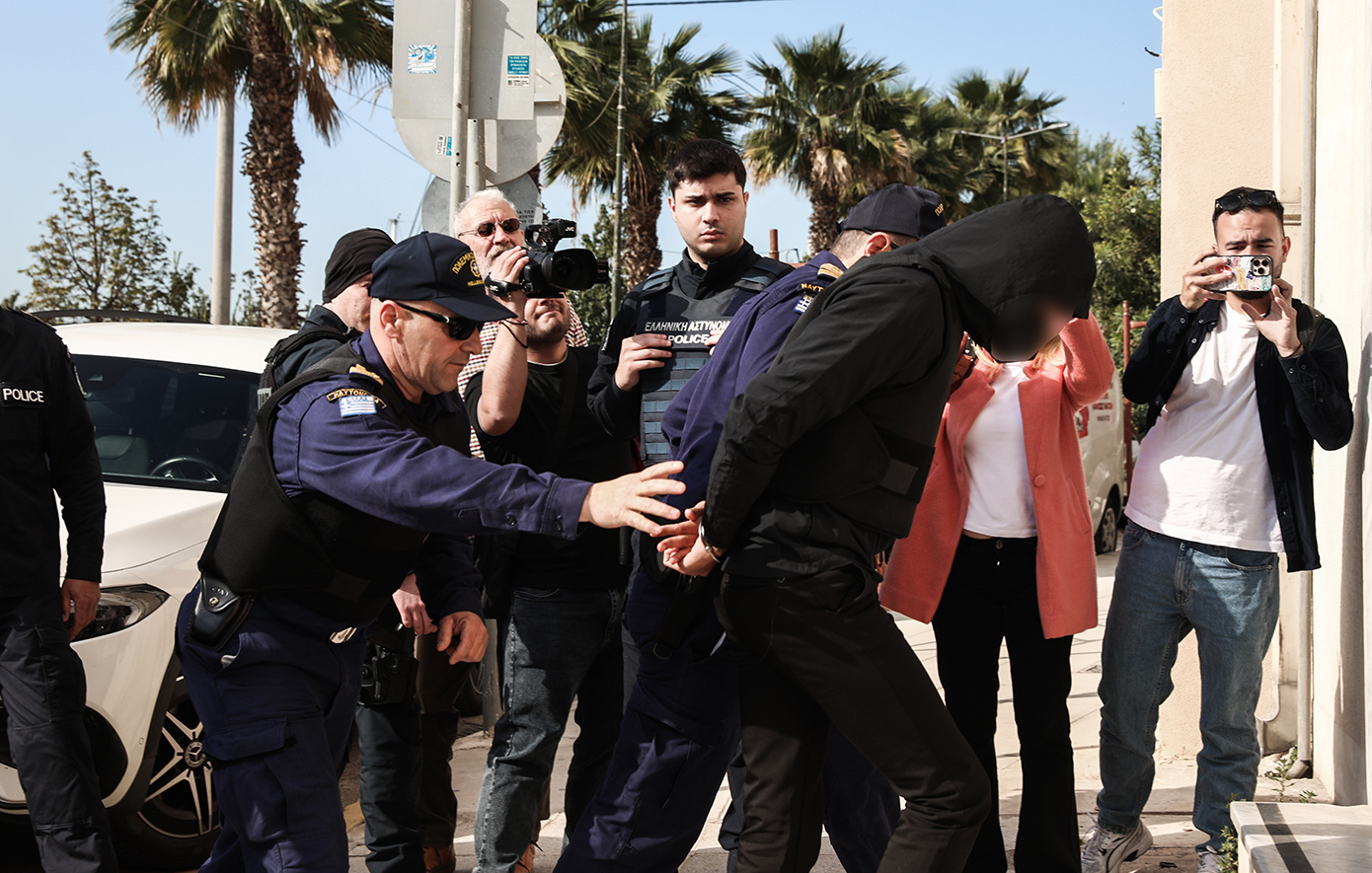 Με αλεξίσφαιρο στο Ναυτοδικείο Πειραιά ο 20χρονος που σκότωσε τον 27χρονο στον Άγιο Δημήτριο &#8211; Το περίεργο τατουάζ και όσα αποκάλυψε η πρώην του