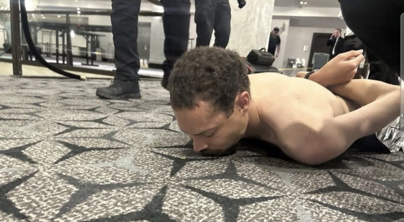 Κόουλ Τόμας Άλεν: Ποιος είναι ο ένοπλος που απείλησε τον Τραμπ στην Ουάσινγκτον &#8211; Εκπαιδευτικός και game developer ο δράστης