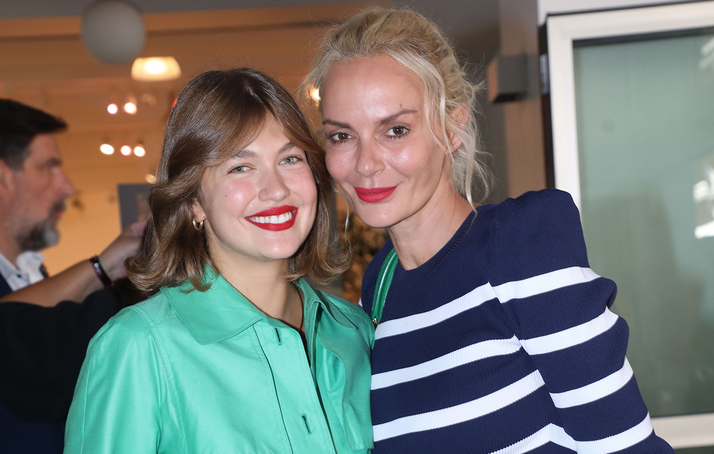 Η Κλέλια Ανδριολάτου διέγραψε από το Instagram ότι ανήκει στο πρακτορείο της Έλενας Χριστοπούλου