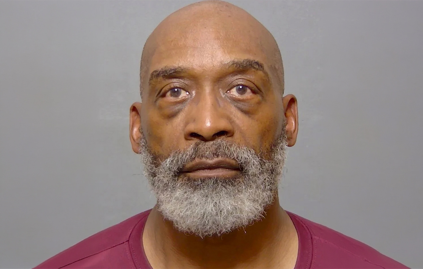 Πάστορας που έγραψε βιβλίο για το πώς να αγαπάς τη σύζυγό σου, συνελήφθη λόγω καταγγελιών ότι έχει πολλές γυναίκες